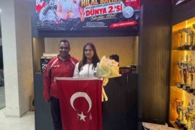 Dunya-ikincisi-Hilal-Bayhana-coskulu-karsilama-featured