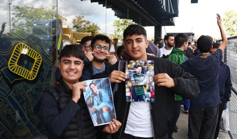 Ederson, imza gününde sarı-lacivertli taraftarla buluştu