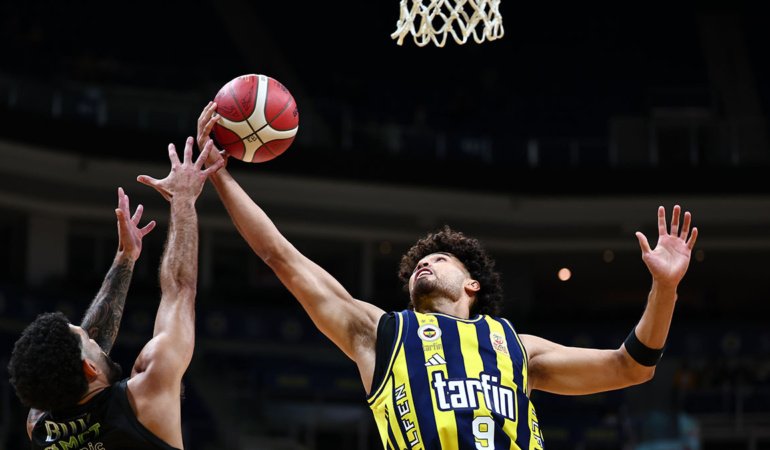EuroLeague'de namağlup iki takım karşı karşıya