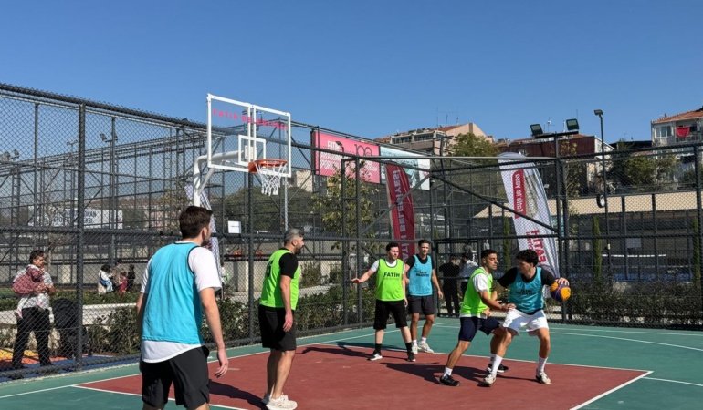Fatih’te ‘Tarihin Ortasında, Potanın Altında’ basketbol heyecanı