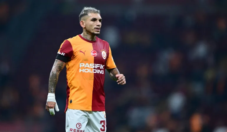 Galatasaray'da Lucas Torreira, Barcelona maçının 80. dakikasında sakatlandı ve oyuna devam edemedi