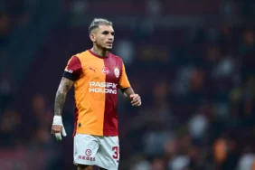 Galatasaray039da-Lucas-Torreira-kirmizi-kart-gordu-2-mac-ceza-alirsa-Fenerbahce-derbisinde-oynayamayacak-featured