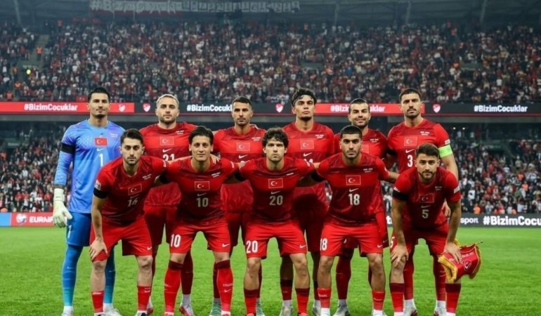 İtalya maçı öncesi milli kampta şok sakatlık: Emirhan Topçu idmanda yarıda bıraktı