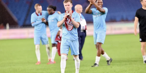 Kevin-Doherty-Trabzonun-bir-futbol-sehri-oldugunu-gorduk-featured