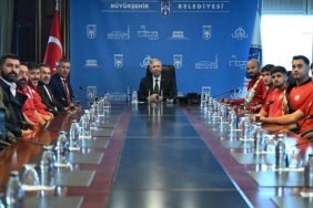 Mansur-Yavas-ASKI-Sporlu-gurescileri-agirladi-featured