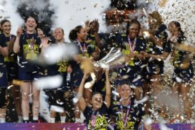 Sampiyon-Fenerbahce-Tarfin-kupasini-aldi-featured