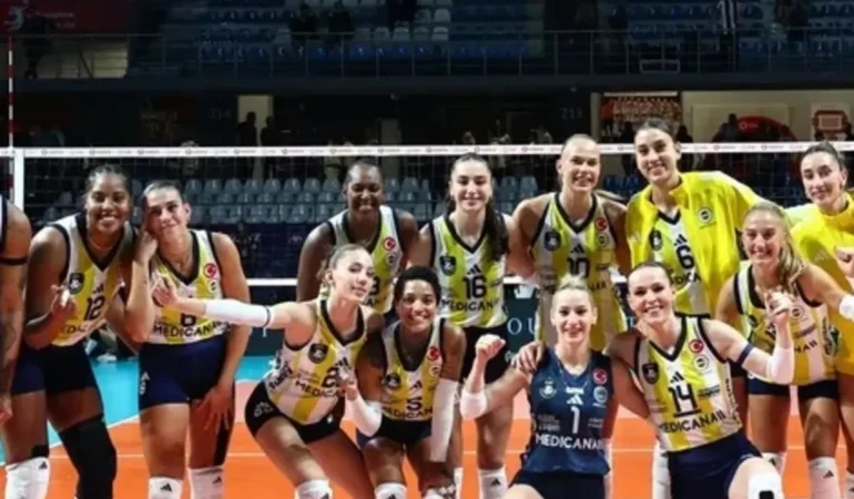Sultanlar Ligi'nde derbide Fenerbahçe tarihi geri dönüşle Beşiktaş'ı 3-2 yendi