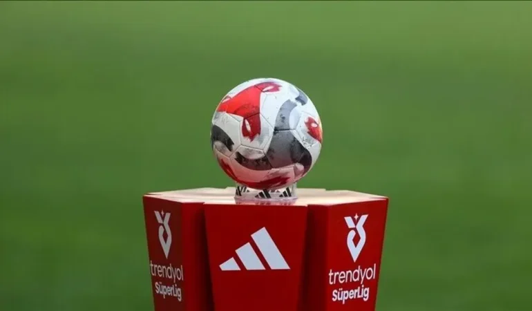Süper Lig'de nefes kesen Cumartesi: Bugün hangi devler sahaya çıkıyor? (10 Ekim maç programı)