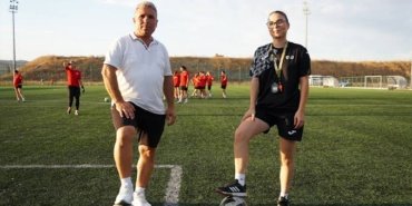 Tekirdagda-Baba-Kiz-Kadin-Futbol-Takimini-Birlikte-Calistiriyor-featured