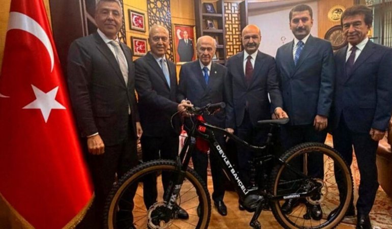 Türkiye Bisiklet Federasyonu heyetinden Devlet Bahçeli’ye ziyaret